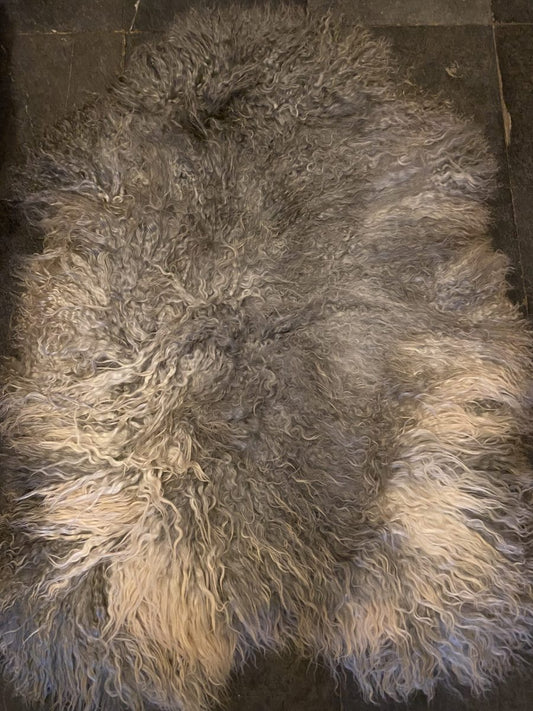 Äkta oklippt lammskinn